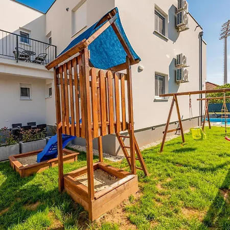 Lovely Apartment In Zadar With Wifi 자다르