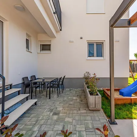 شقة Lovely Apartment In Zadar With Wifi زادار