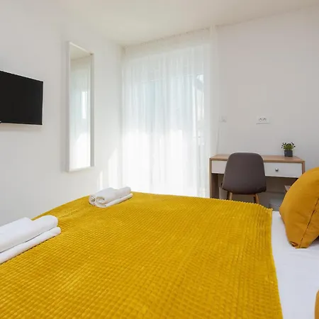 Appartement Lovely Apartment In Zadar With Wifi *