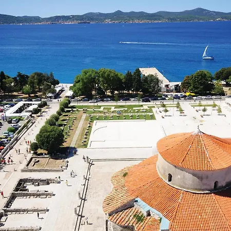 Appartement Lovely Apartment In Zadar With Wifi *
