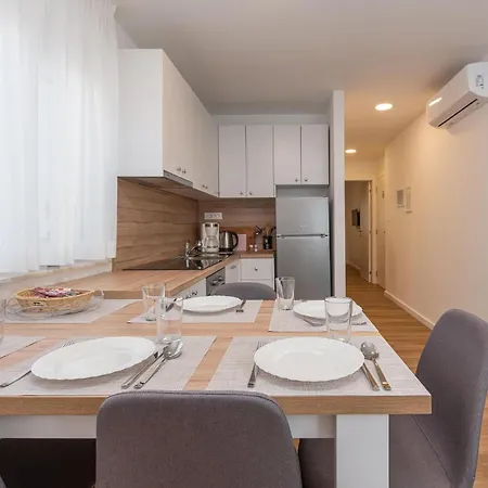 Lovely Apartment In Zadar With Wifi Appartement *